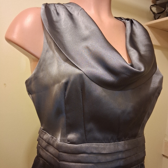 Banana Republic Size 10P Petite Gray Satin Cowl Neck Sleeveless Blouse Top - Picture 5 of 10